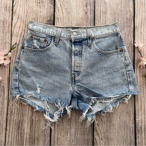 F1 -- LEVI'S 501 light blue cut hem stretch button fly denim jean shorts size 25
